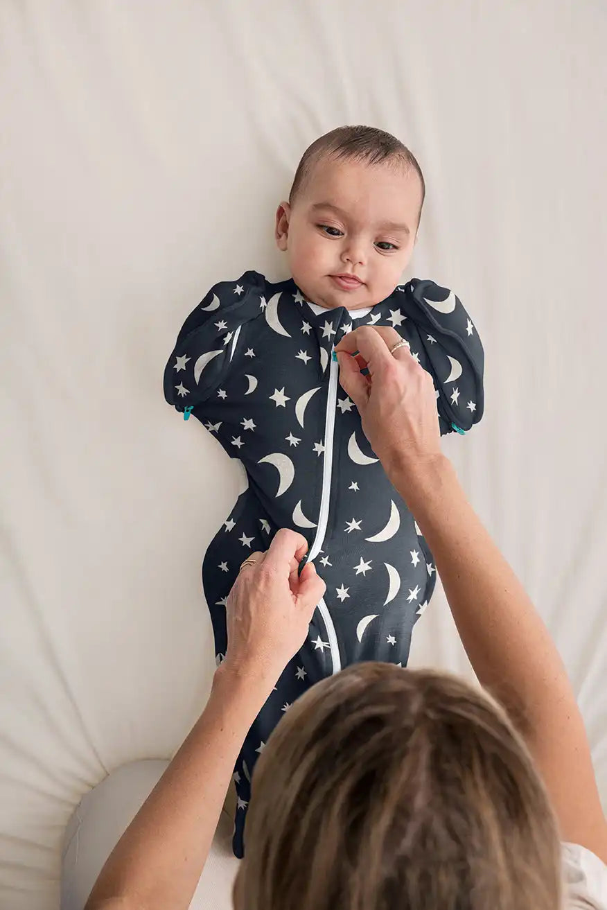 Swaddle Up™ 2-in-1 Transition Bag 1.0 TOG Cotton Charcoal Big Sky